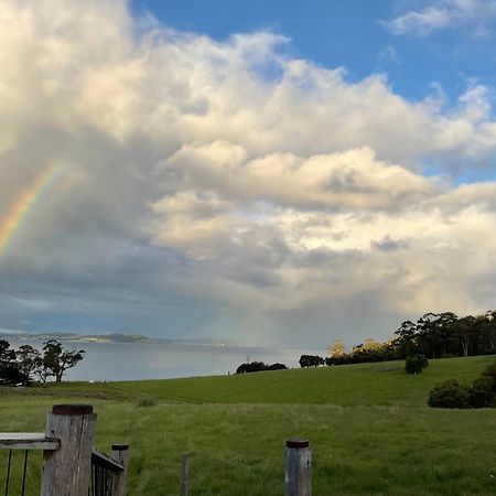 Barnes Bay The Woolshed And Farmhouse Blue, Bruny Island מראה חיצוני תמונה