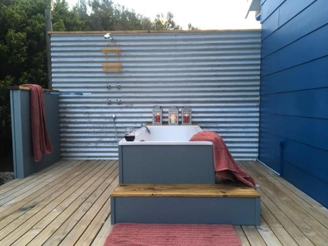 Barnes Bay The Woolshed And Farmhouse Blue, Bruny Island מראה חיצוני תמונה